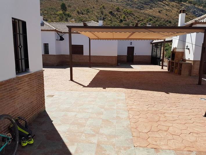 Apartamento de vacaciones para 6 personas, con vistas además de piscina y terraza, Se admiten mascotas en Comarca Metropolitana de Jaén - 4