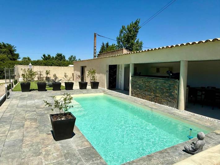 Appartement de vacances pour 4 personnes, avec vue ainsi que jardin et piscine