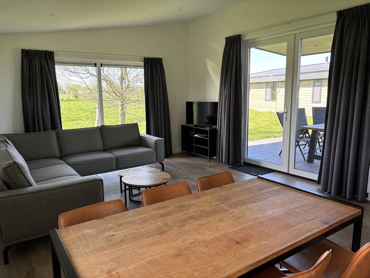 Geräumiges 6-Personen-Chalet mit Terrasse in der Nähe des Naturschutzgebietes Weerribben in Nationalpark Weerribben-Wieden