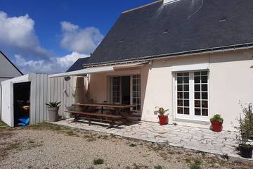 Gîte pour 6 personnes, avec terrasse et jardin à Le Hézo
