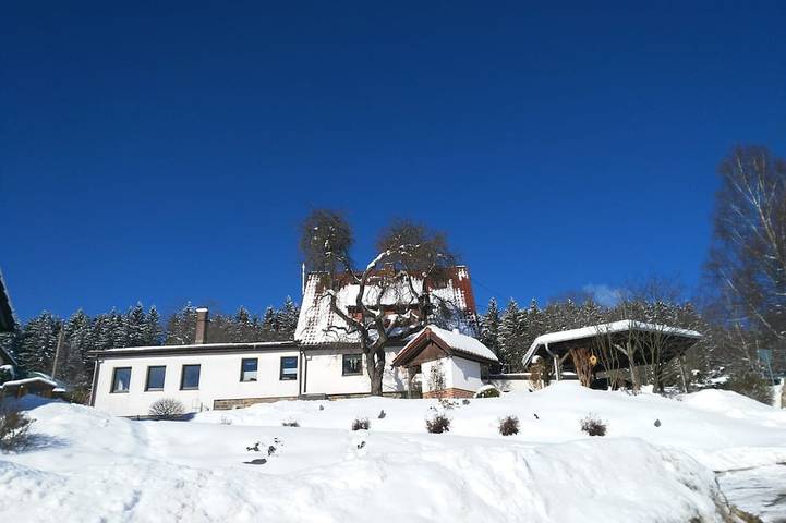 Ferienwohnung für 4 Personen, mit Garten und Terrasse in Klingenthal