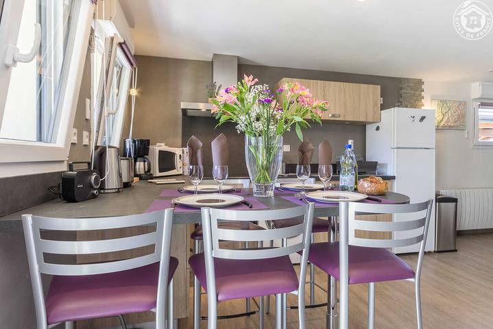 Gîte pour 4 personnes, avec Terrasse ainsi que Jardin et Piscine dans Lac du Bourget - 4