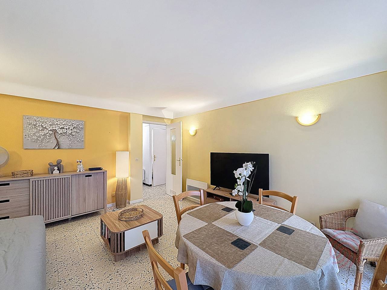 Apartamento entero, Apartamento F2 con Wifi y ascensor cerca de los baños termales in Lamalou-les-Bains, Region de Béziers