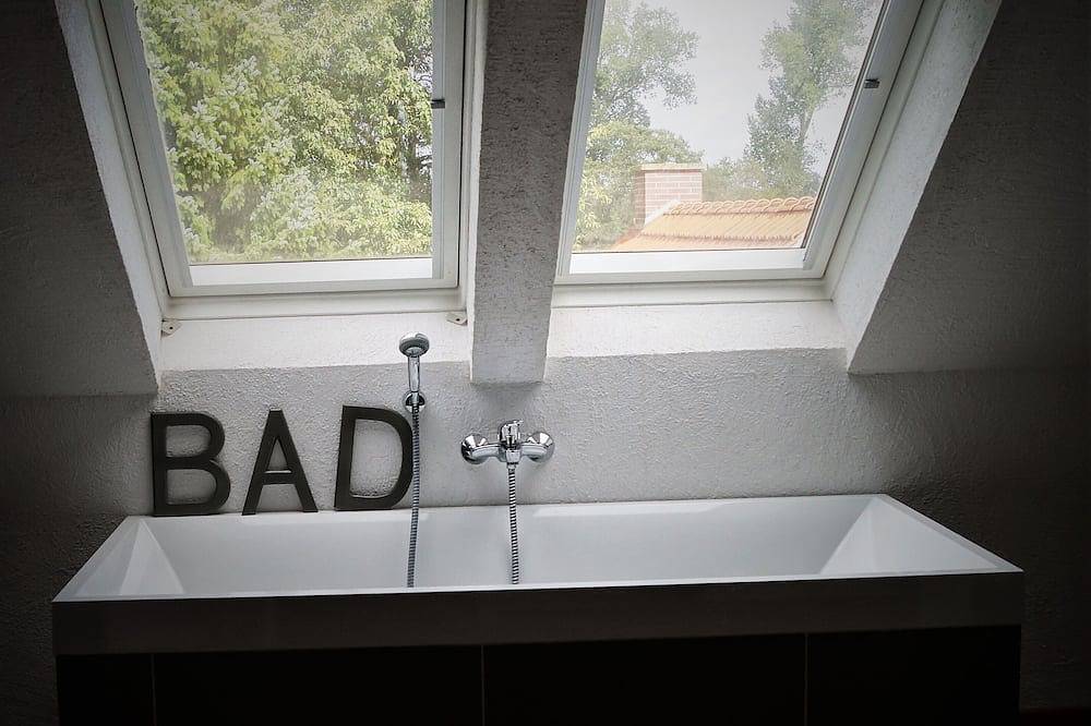 Großes Ferienhaus in herrlicher Alleinlage im südlichen Ostfriesland in Uplengen, Ostfriesland