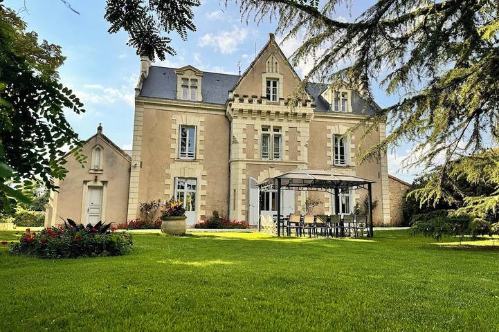 Location de vacances pour 15 personnes, avec Jardin et Piscine à Pas-de-Jeu