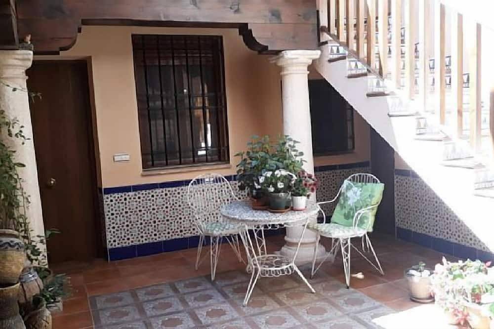 Entire apartment, Terrace Apartment. Building Toledo Magico. 2 people. in Toledo, Toledo Province