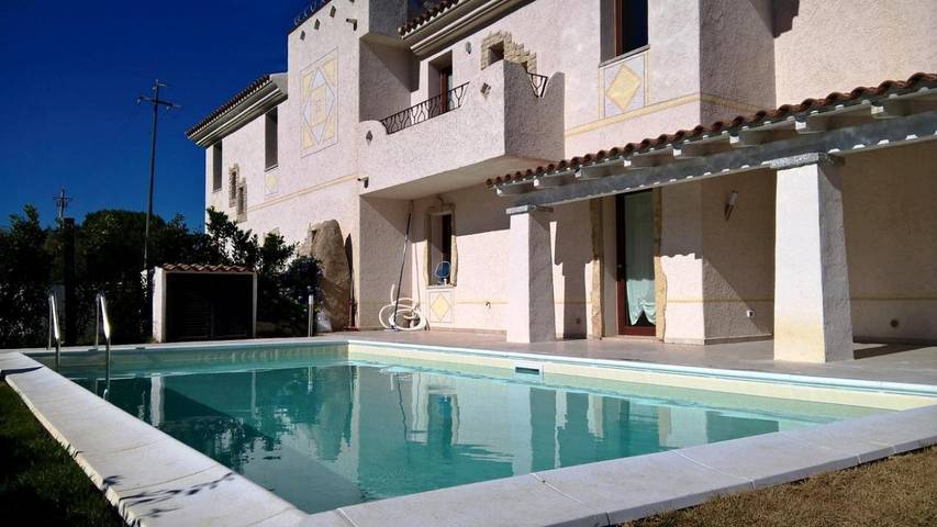Ferienwohnung für 10 Personen, mit Garten in San Teodoro