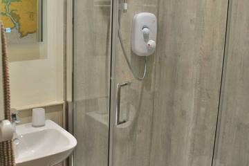 Log Cabin for 4 People in Thurlestone, Devon, Photo 4