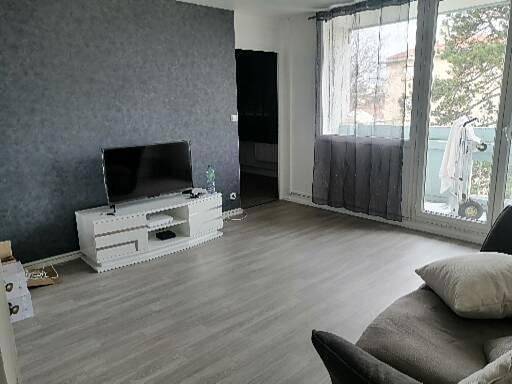 Appartement entier, L'appart de la tour T4 in Pont-de-Chéruy, Région de Vienne