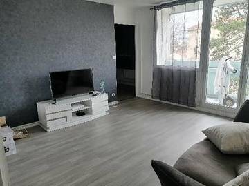 Gîte pour 6 personnes, avec balcon à Pont-de-Chéruy