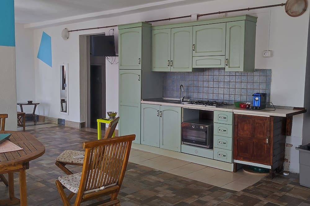 Appartamento intero, Hostal De Les Floristes ! Piano 2 - A6-Apartment Six- tre camere doppie -tv-sofà in La Cunetta, Alghero