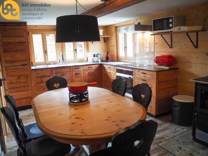 Ganze Wohnung, Authentische Riondett-Wohnung Nr. 54 im Herzen des Dorfes in Chalais (Schweiz), Walliser Alpen