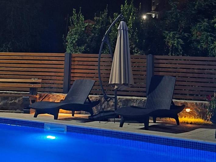 Location de vacances pour 8 personnes, avec jardin ainsi que piscine et vue dans Bar - 4