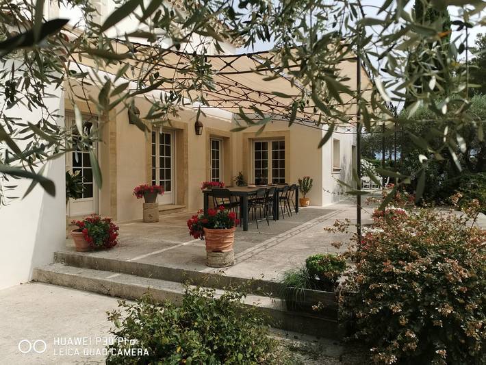 Location de vacances pour 11 personnes, avec terrasse ainsi que jardin et piscine à Carpentras - 4