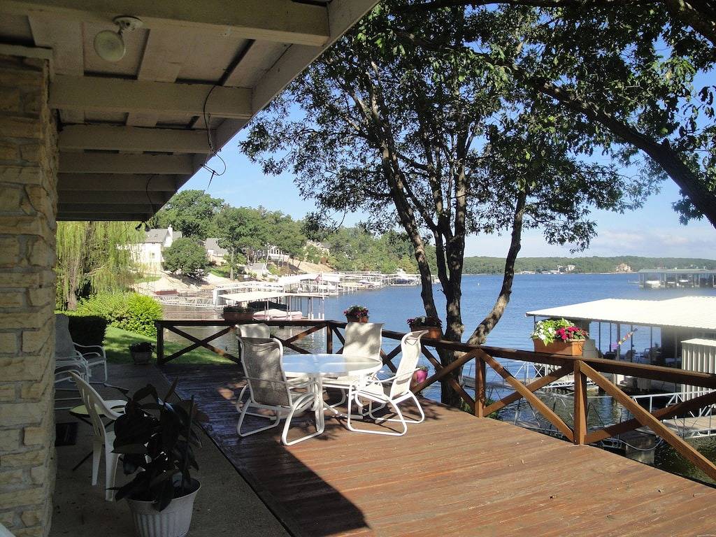 Fantastische Lage, schöne Aussicht auf den See, in Osage Beach auf der 17 Mm in Osage Beach, Lake of the Ozarks