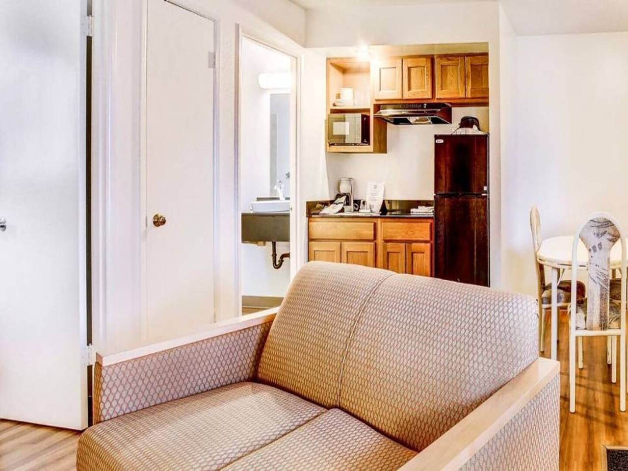 1 Queen Bed | Kitchen Non-smoking in Coos Bay, Coos County
