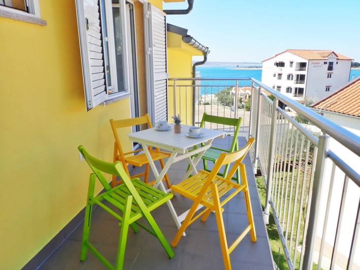 Apartamento entero, Apartamento de vacaciones para 4 personas con balcón in Starigrad, Region de Zadar