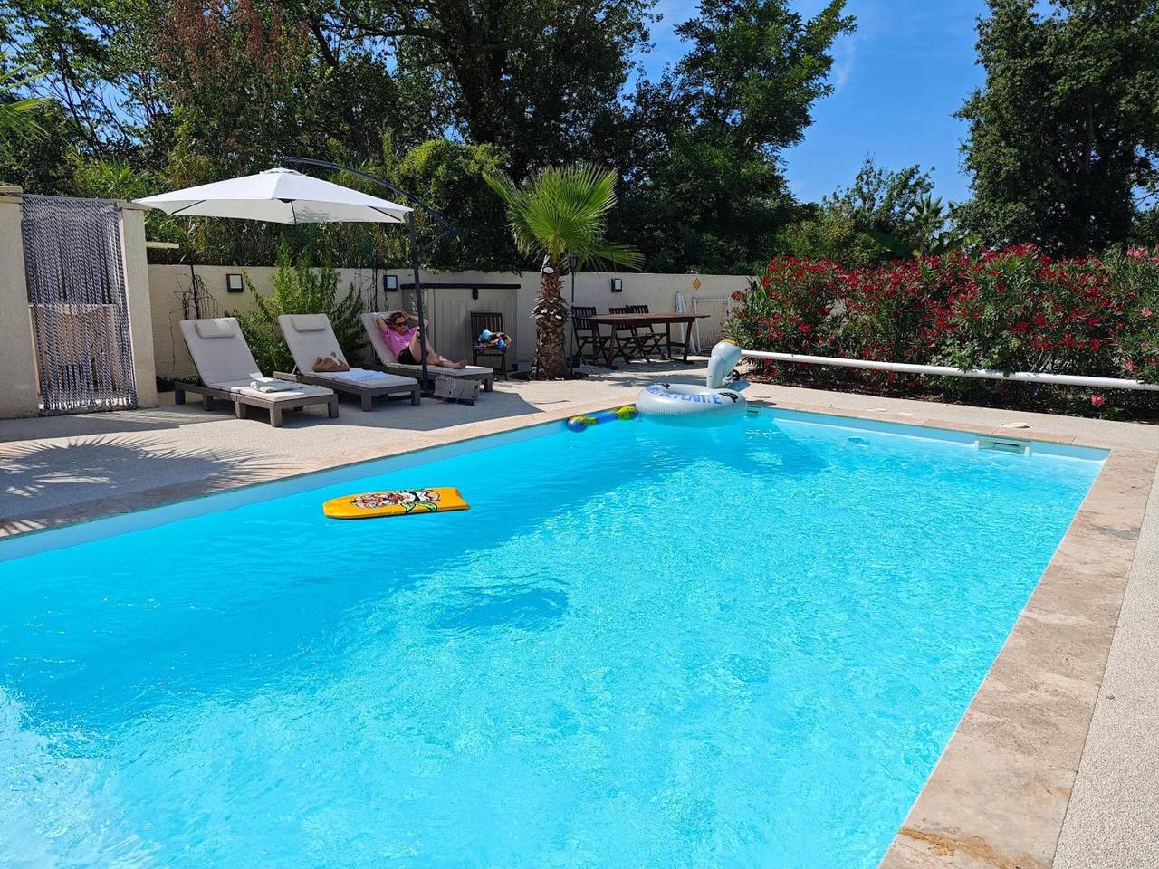 Apartamento entero, Apartamento 'Top Entre Mer Et Montaña' con Piscina Privada, Wi-Fi y Aire Acondicionado in Thézan-lès-Béziers, Region de Béziers