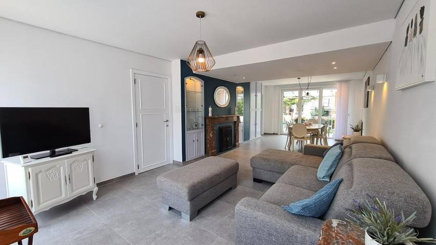 Location de vacances pour 6 personnes, avec Balcon et Terrasse ainsi que Jardin et Piscine à Genk