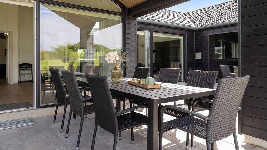 Vakantiehuis voor 18 personen, with terras and sauna as well as zwembad and whirlpool, met huisdier in Funen