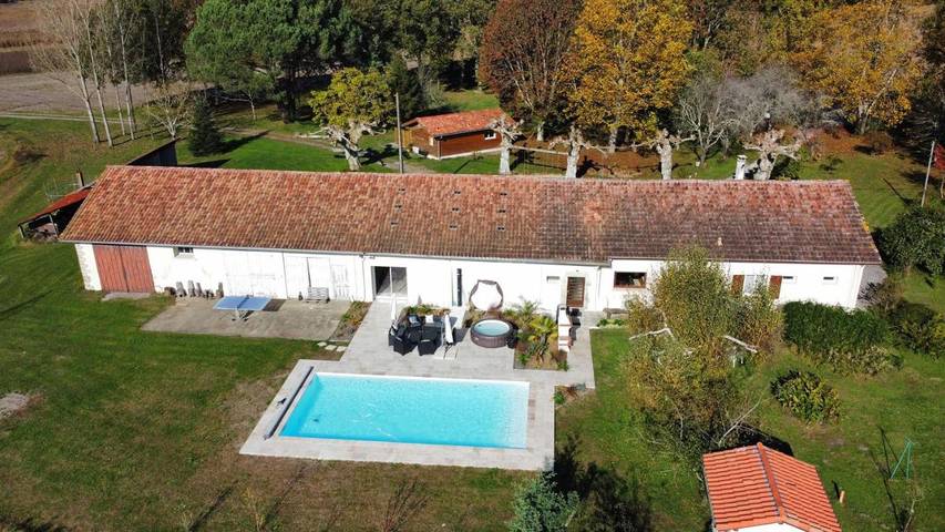 Maison de vacances pour 20 personnes, avec vue et piscine ainsi que jardin et sauna