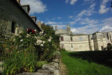Chambre d’hôte pour 2 personnes, avec vue ainsi que terrasse et jardin à Veuil
