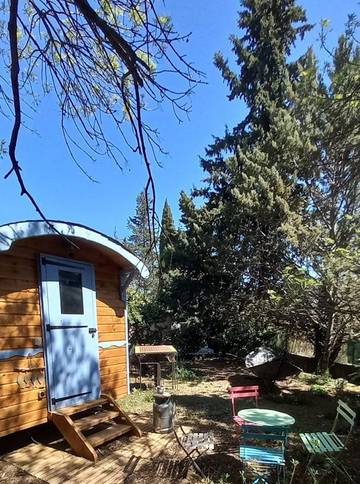 Gîte pour 2 personnes, avec piscine et jacuzzi ainsi que jardin et terrasse dans l' Hérault