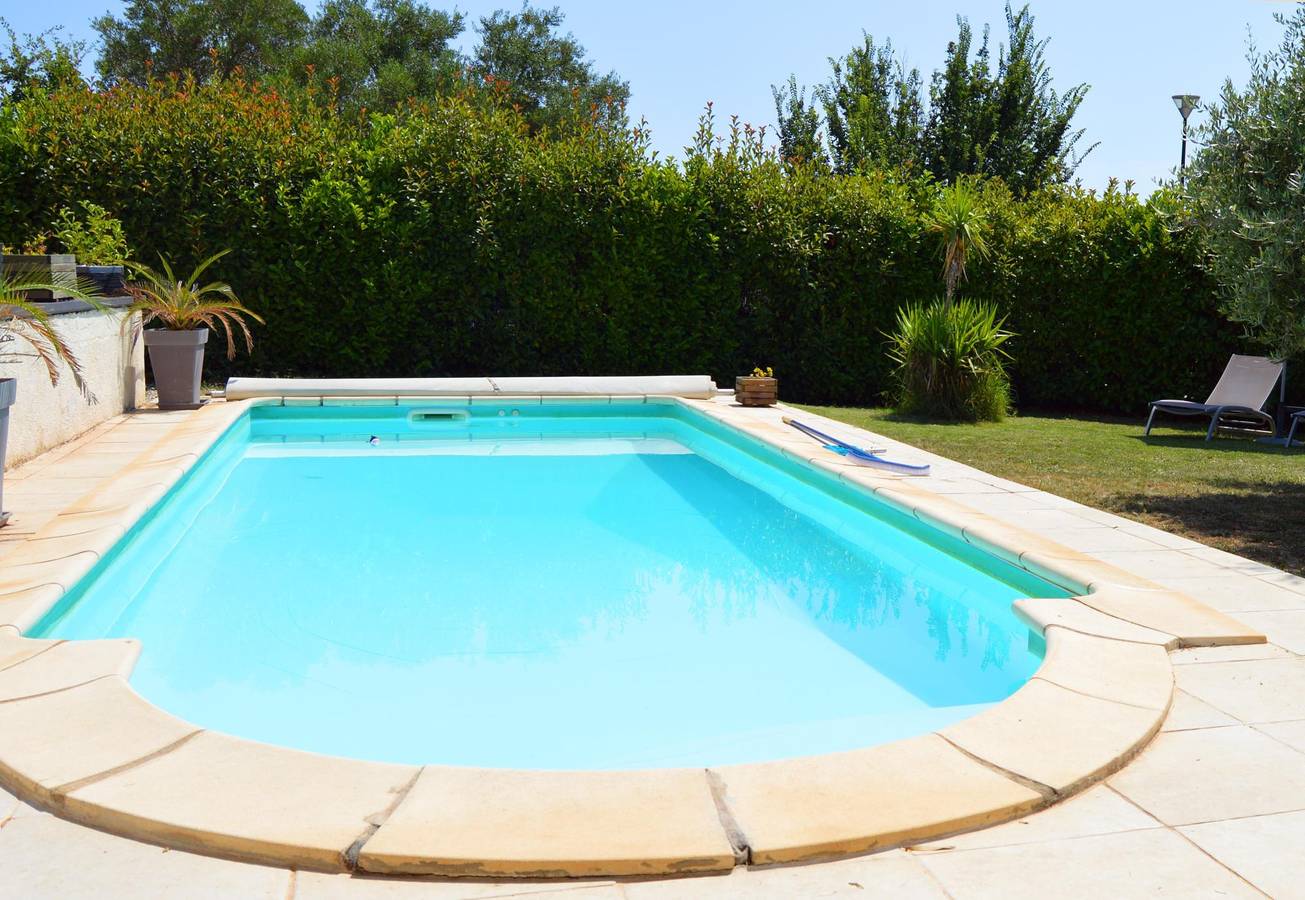 Le fil rouge in Arpaillargues-et-Aureillac, Région de Nîmes