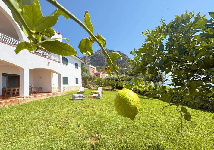 Location de vacances pour 7 personnes, avec Balcon et Terrasse ainsi que Jardin et Vue à Santa Flavia - 3