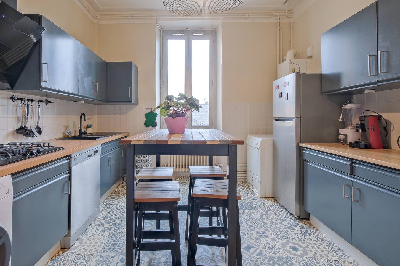 Apartamento entero, Miraflores – Apartamento espacioso y elegante en el corazón de Périgueux con Wi-Fi in Périgueux, Périgord Blanc