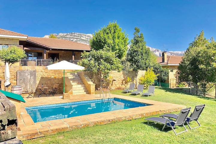 Villa for 7 people, with terrace and garden - 1