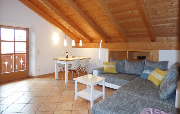 Ganze Ferienwohnung, Cozy 65m² Apartment w/ Parking, TV & WiFi - 400m to Aufhofener Weiher in Egling, Tölzer Land