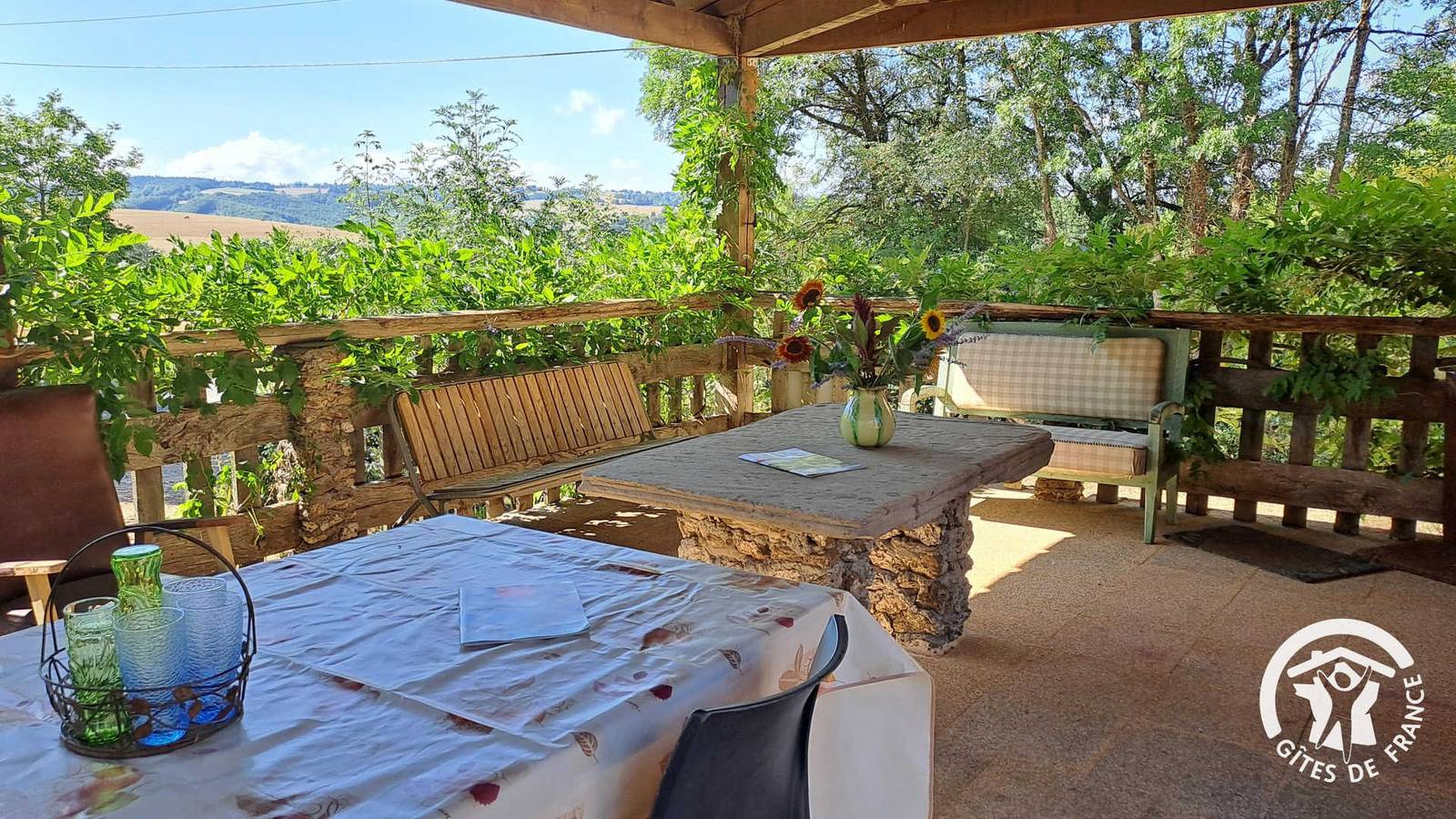 Gîte für 6 Personen mit Terrasse in Saint-Pierre-de-Trivisy, Lacaune und Umgebung