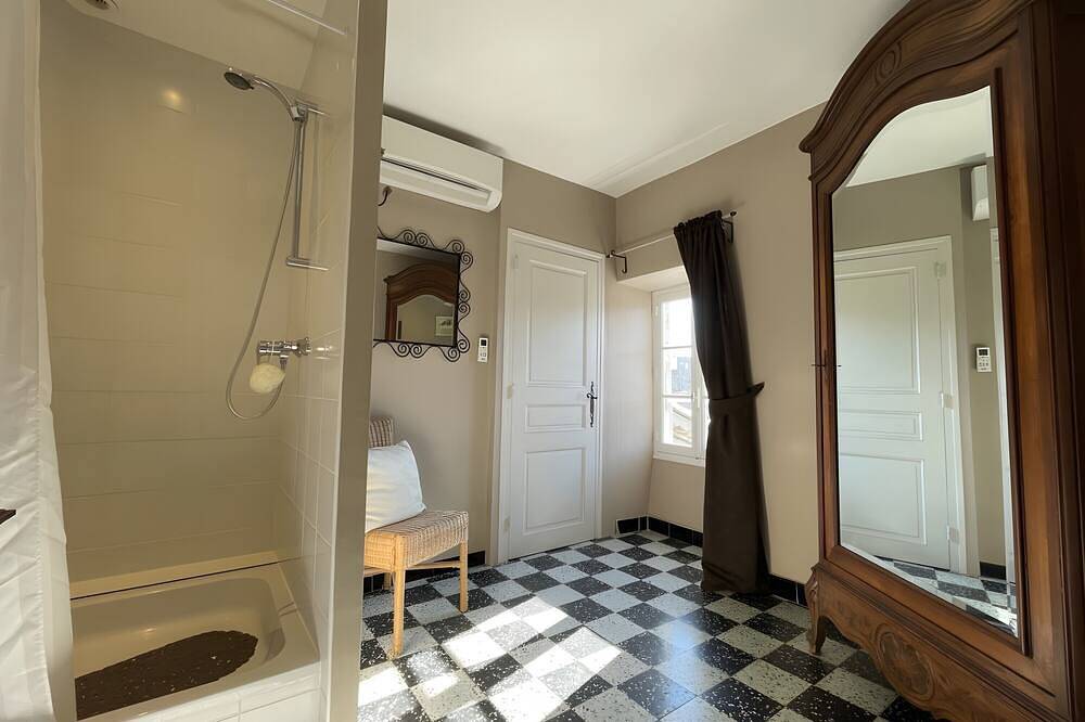 Guest Room “La Clède” with Shared Pool, Wi-Fi, and Air Conditioning in Saint-Alban-Auriolles, Ardèche