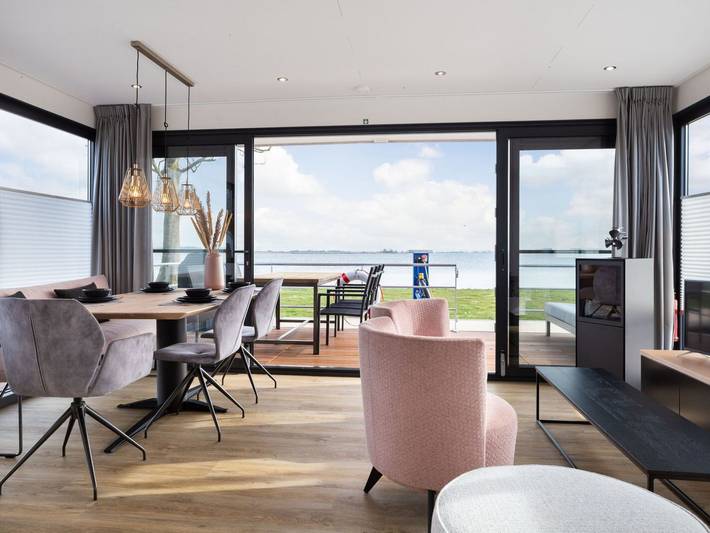 Houseboat De Valreep in Friesland
