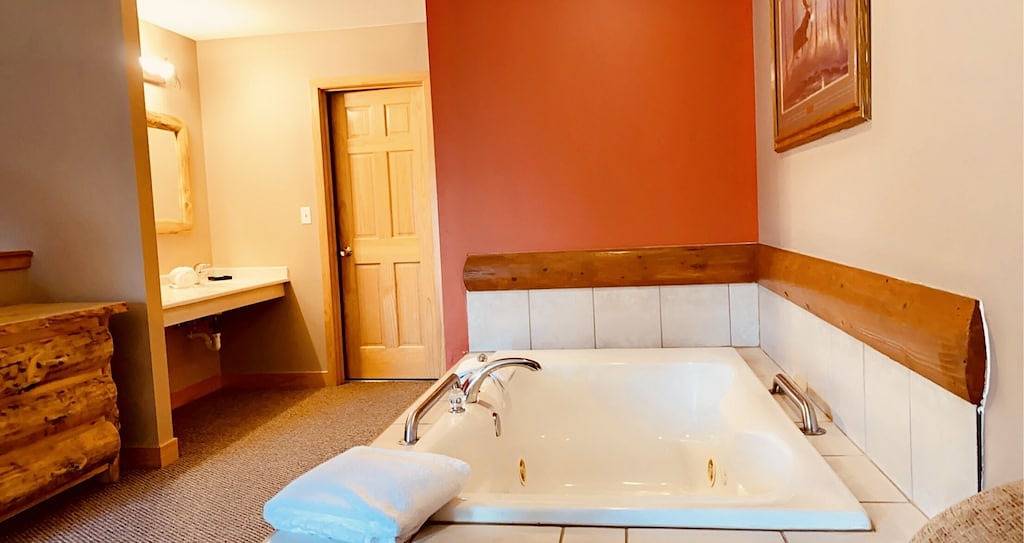 Entire Cozy Villa 2 min Near Starved Rock! in Starved Rock State Park