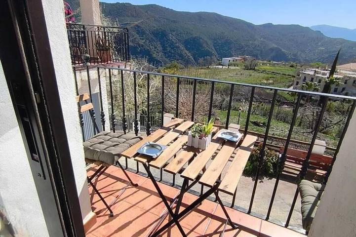 Apartamento para 14 personas, con balcón y piscina en La Taha