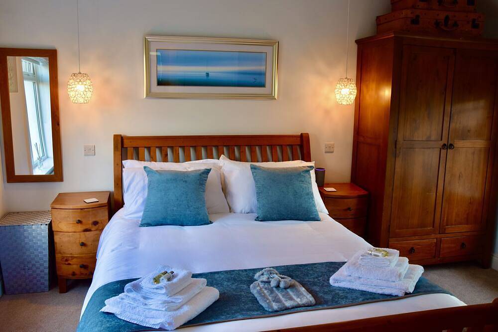 White Cottage - Quaint & cosy railway cottage just a stone's throw from beach in Holywood, Grafschaft Down