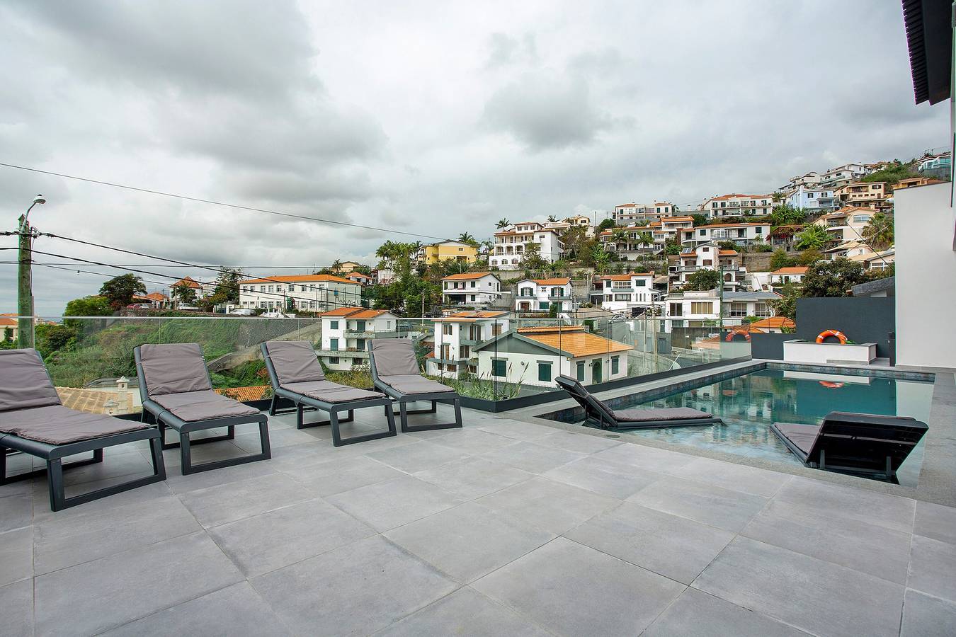 Villa 'Angela' con vista mare, piscina privata e Wi-Fi in Imaculado Coração de Maria, Madeira