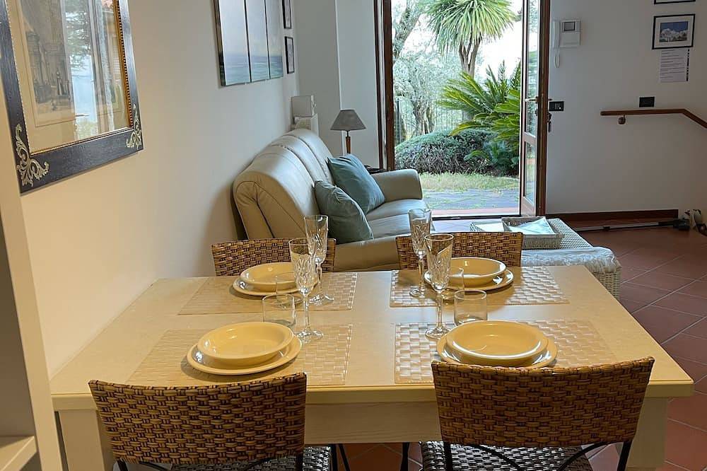 Ganze Wohnung, Apartment in Residenz mit Pool mit Seeblick in Gardone Riviera, Gardasee-Berge