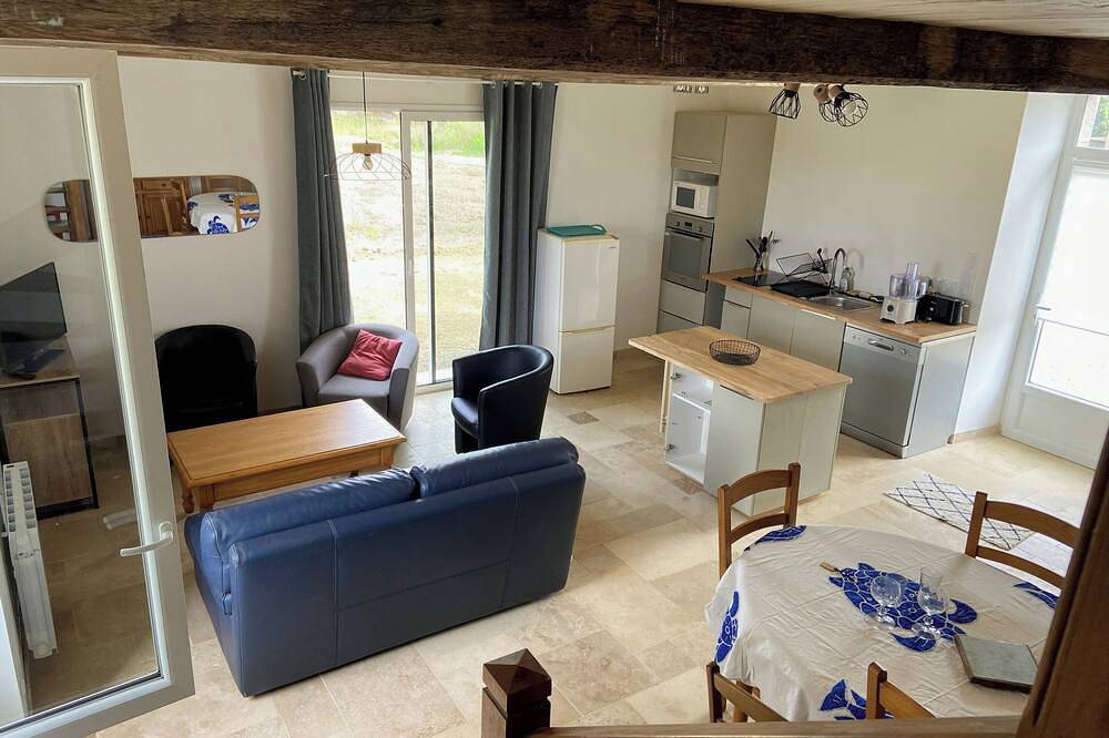 Maison ancienne, au cœur de la nature et a proximité des plages in Poiroux, Vendée