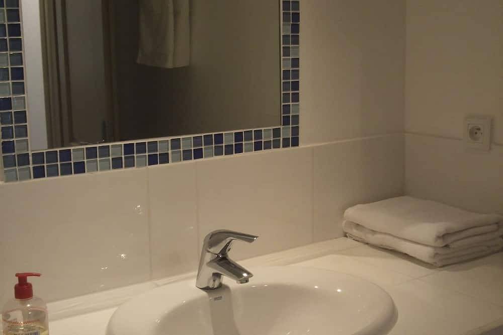 Entire apartment, Montauroux 30 mn to Cannes flat on the ground floor in a standing propertie in Montauroux, Draguignan region