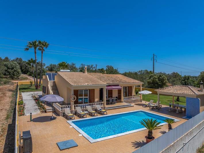 Villa para 6 pessoas, com jardim e piscina e ainda vista em Ferreiras