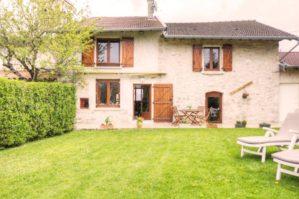 Murmure des Buis - Soleil Couchant in Corveissiat, Région de Bourg-en-Bresse