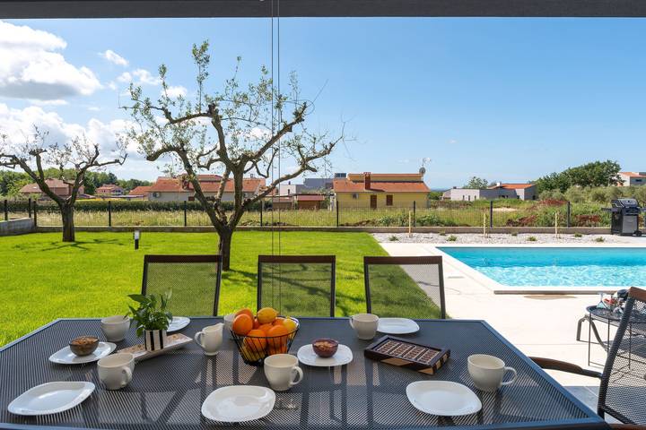 Ferienhaus für 6 Personen, mit Sauna und Pool sowie Garten in Kastelir - 4