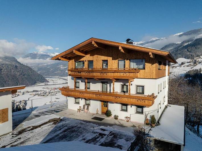 Ferienwohnung für 9 Personen, mit Ausblick und Garten, mit Haustier in Hainzenberg