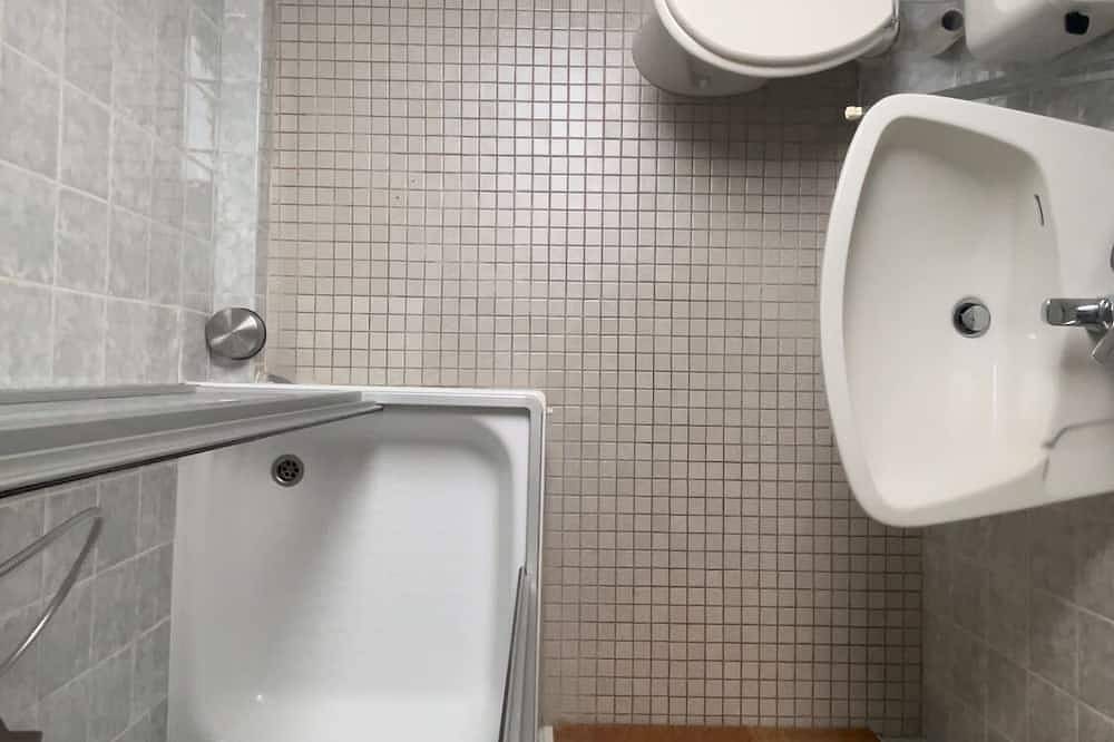 Ganze Wohnung, Haus am Kleinen Plöner See, Ferienwohnung rechts in Plön, Plöner See