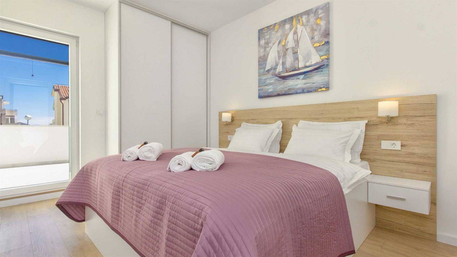 Villa Golden Rose - modern house with 4 bedrooms, private pool, fenced yard, close to town and beach in Vodice, Šibenik-Knin