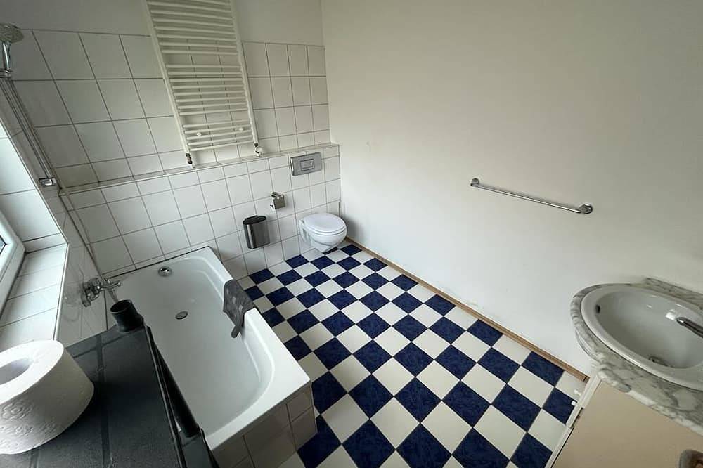 Ganze Wohnung, Vollausgestattete Ferienwohnung in ruhiger Lage in Kaiserslautern, Saar-Nahe-Bergland