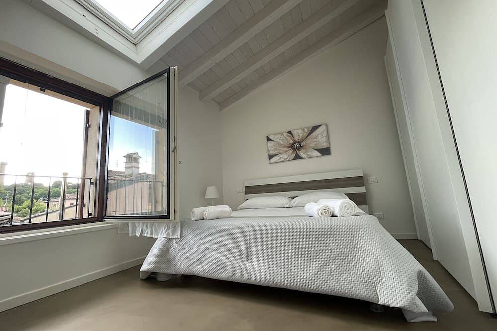 Entire apartment, Apartment 'Appartamento Matteo' with Wi-Fi and Air Conditioning in Valeggio sul Mincio, Verona Province
